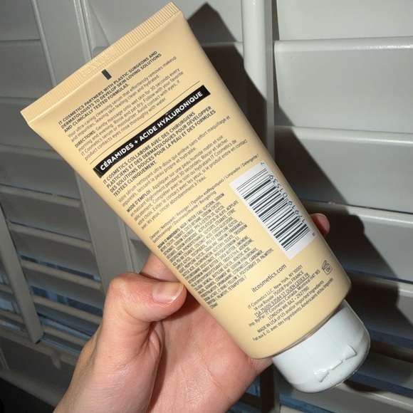 IT Cosmetics Confidence in a Cleanser - Picture 5 of 11